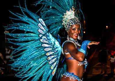 Bailarinas Brasileñas con la batucada kumkumtrà